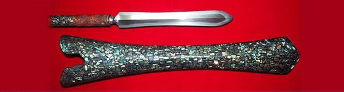 【槍004】総螺鈿細工飾り外装　全長238cm 江戸中期　大名物　無銘　穂長20cm 表裏山三角形　穴2 柄、石突付　価格38万